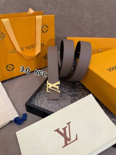 Special Lv Women's Belt, Full Set Packaging. This 3.0Cm Lv Initials Double-Sided