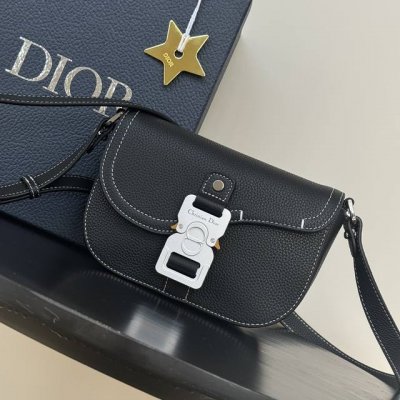 Top-grade original new arrival DDD. This Saddle Flap Messenger Bag features a sl