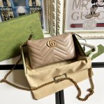 Top-of-the-line original leather bag with green box, a G-branded item. Countert