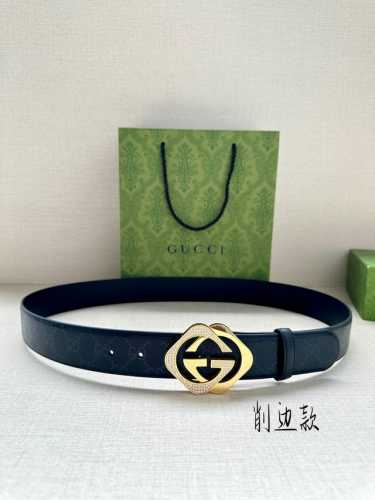 Width 3.8 cm Gg Supreme canvas is a signature fabric of the brand, inspired by