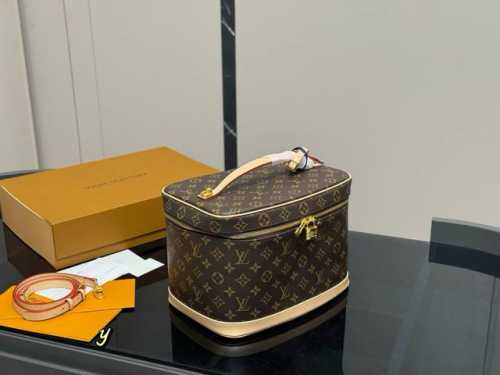 Folding boxLv's cosmetic bags are quite popular in the fashion world this season