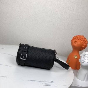 Top official website bestseller, simple and elegant men's crossbody bag, launche