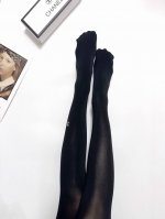 comes with packaging DDD. One box contains one pair. Chanel's popular rhineston