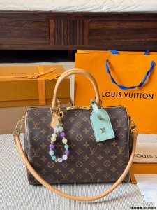 Cowhide leather version Lv Speedy pillow bag. Lv Speedy 30cm pillow bag. The in