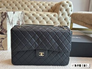 Size: 40*30cm Chanel CF denim airport bag! That inherently lazy effect Loose and