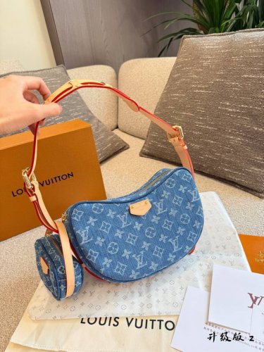 Two-in-one pea bag The LV denim Monogram has finally returned, so you no longer