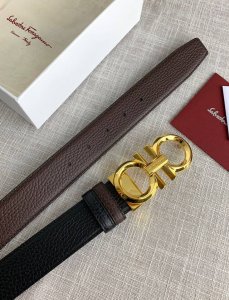 Comes with full packaging. Ferragamo L reversible adjustable leather belt with g