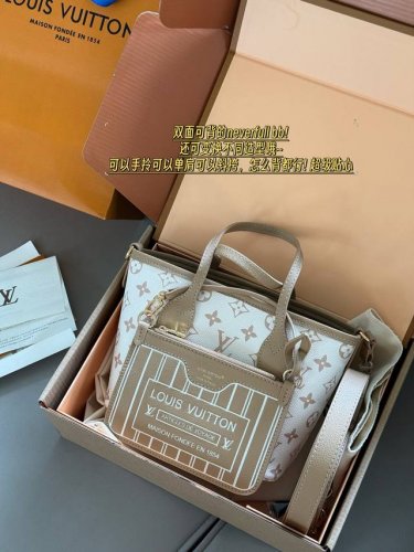 Milk tea color with box Size: top width 25. bottom width 18*height 14 L's doubl