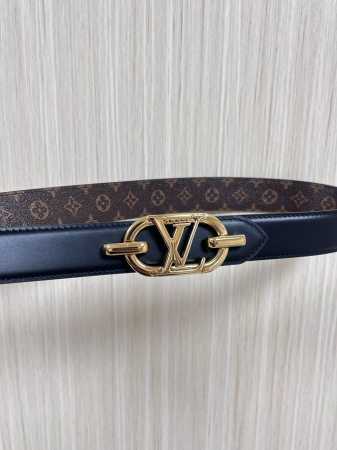 This season's newest design features a belt crafted from luxurious calfskin and - Click Image to Close