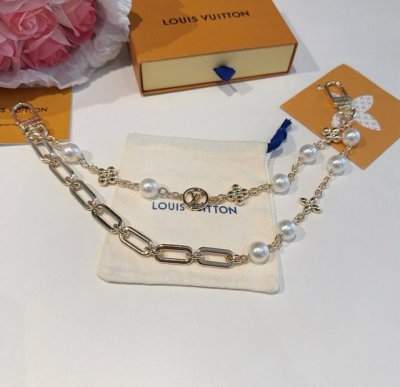 Lv keychain bag chain Figaro belt chain is designed with double chains forged in