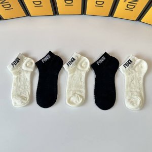 Special counter packaging Fendi new mid-short stacked socks! Five pairs per box,