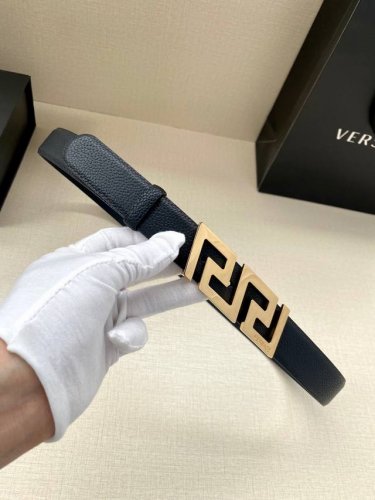 VersaceWidth 3.0Cm This belt is made of premium leather and is embellished with