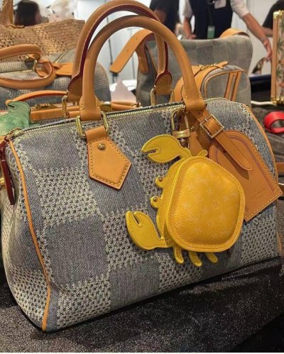 Official website new products hot sale Louis Vuitton Lv small crab earphone bag