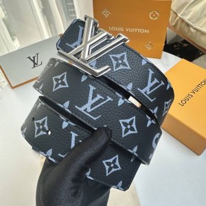 L0Uis Vuitt0N This season's new men's belt from Donkey Kong is 40mm wide and fea