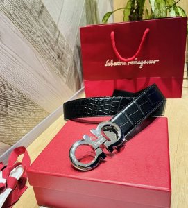 comes with a full set of gift boxes Ferragam boutique horseshoe buckle, crocodi