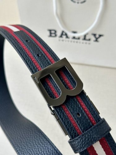 This 3.4 wide B Buckle belt is made of synthetic fabric and is double-sided with