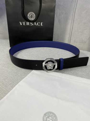 Width 4.0Cm Versace This Lychee-Grained Leather Belt Features A Striking Medusa