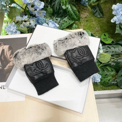 Chanel Fall/Winter Short Slippery Rabbit Fur Gloves (with packaging) - Worth co