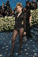 comes with packaging DDD. Each box contains a pair of LV Louis Vuitton classic