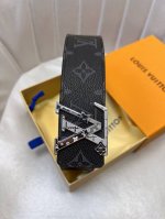 Thom Browne Tb short-sleeved ripple lapel suit Size: 0-5 Color: gray, blue Pleas