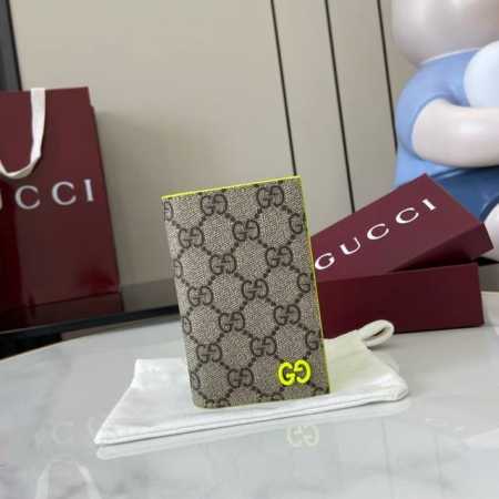 This premium two-tone card holder is a masterpiece from the Pre-Fall 2025 colle - Click Image to Close