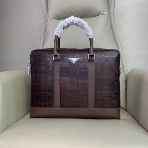 Top-tier counter-selling, high-end, and hottest Prada handbags are shipping in l