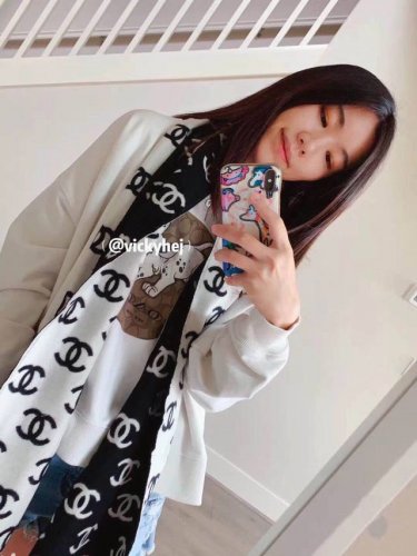 Beautiful Chanel double C logo double-sided long scarf is absolutely worth colle