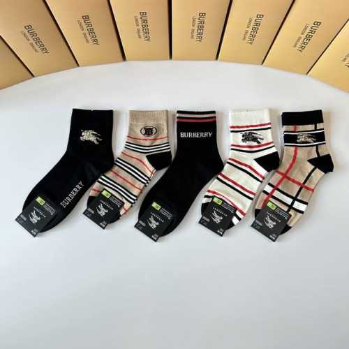 Special packaging from the boutique! Burberry new mid-length slouch socks! Five