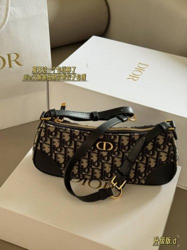 with cowhide Size: 26*11Cm This bag is enough for summer D has secretly release