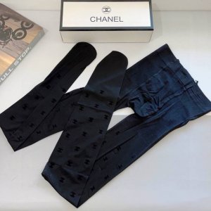 Comes with packaging. 1 pair per box. Chanel classic flocked letter stockings.