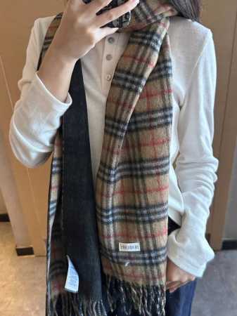 Burberry British Style Classic Reversible Scarf, HK Export Overstock. This is tr - Click Image to Close