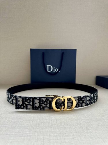 Width 3.0 Cm Inspired by the bag of the same name, this 30Mm Montaigne belt is a