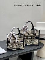 Gift box packaging High-quality replica! Comes with a silk scarf! Dior's new 3D