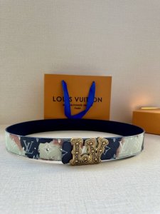 4.0 Width This Lv Initiales double-sided belt is from the Lv Portrait series, in