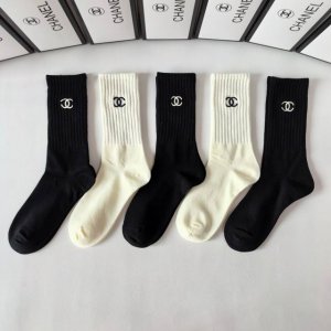 Specially packaged Chanel new embroidered mid-length slouch socks! Five pairs pe