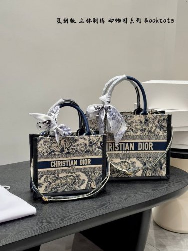 Gift box packaging High-quality replica! Comes with a silk scarf! Dior's new 3D