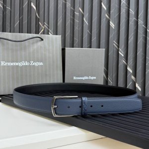 This Belt Is Crafted From Grain Leather, Showcasing A Natural Texture. The Tripl