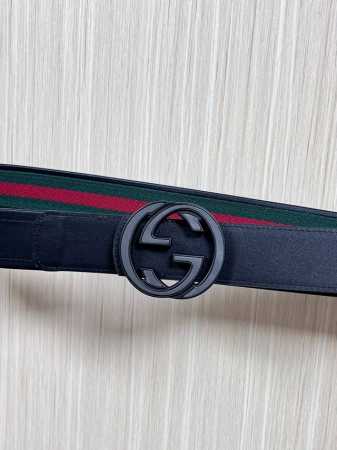 This reversible belt features red and green webbing and black cowhide leather, - Click Image to Close