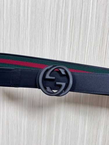 This reversible belt features red and green webbing and black cowhide leather,