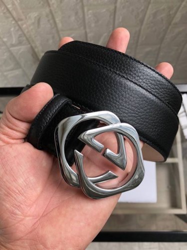 Full set of boutique gift box packaging delivered. Gucci: Original single-layer