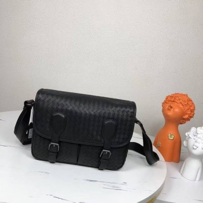 Bv woven messenger bag is a popular item. This messenger bag is made of pure han