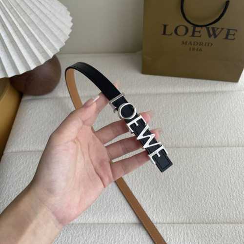 Loewe new smooth cowhide leather belt, decorated with metal Loewe logo, 1.5cm wi