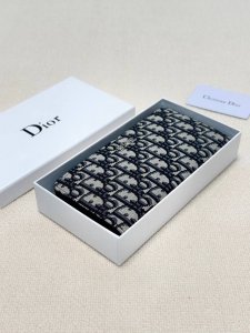 Color Black Size 19X10 Dior popular version single pull small handbag has arriv