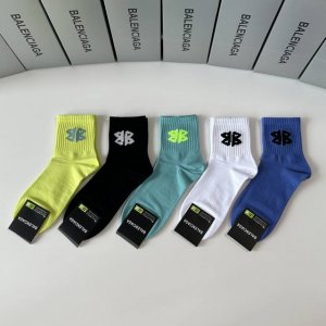 Special packaging for boutiques! Balenciaga new mid-calf socks/slouch socks! Fiv