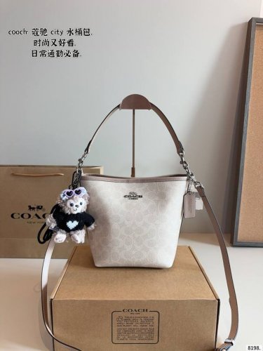 comes with a gift box. Coach's new bucket bag Coach's latest season Casual and