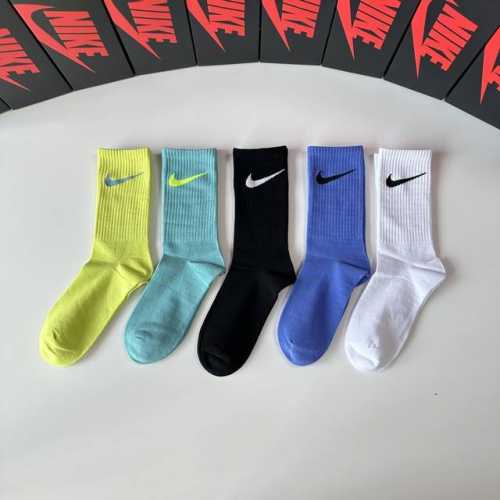 Special Packaging Nike New Mid-Length Slouch Socks! Five pairs per box, same sty