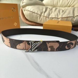 L0Uis Vuitt0N latest upgraded version of the counter, 40mm wide, exquisitely cra