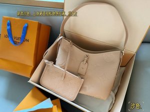 With box Size: 29*22cm L Carryall is really practical! is equipped with a mother