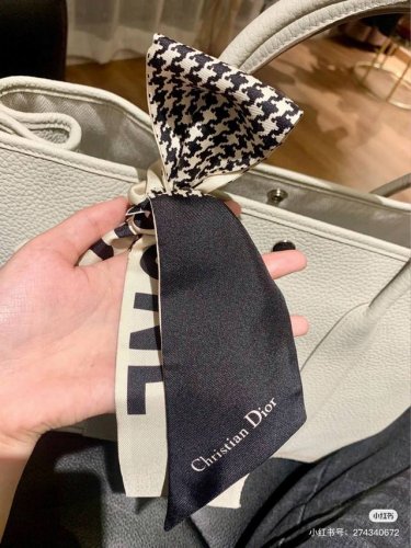 Dior double-layer silk small ribbon headband! I highly recommend this style! It