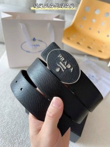 Guangzhou Factory P Direct Prada This versatile accessory features a simple yet